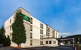 Wingate By Wyndham Fishkill Hotel Exterior photo