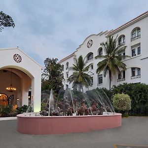 The Golden Palms Hotel & Spa Bangalore Exterior photo