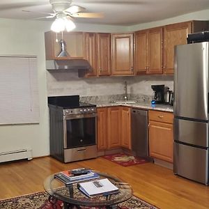 Beautiful Apartment-5 Beds-Full Kitchen-Parking-Super Clean! Boston Exterior photo