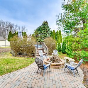 Sterling Heights Getaway With Fire Pit! Villa Exterior photo