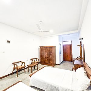 The Hostel Gampaha Exterior photo