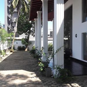 The Kingston Hotel Kiribathgoda Exterior photo