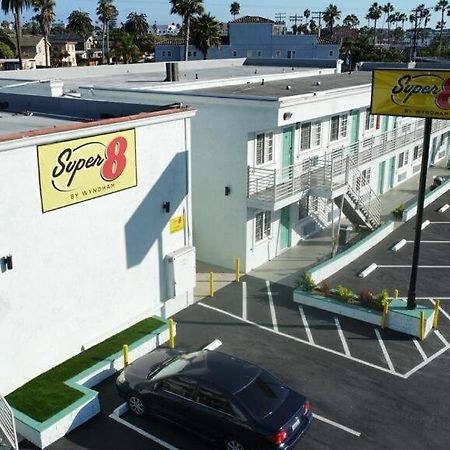 Super 8 By Wyndham Oceanside Downtown Hotel Exterior photo