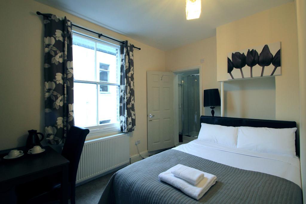 Ali Inn Oxford Room photo