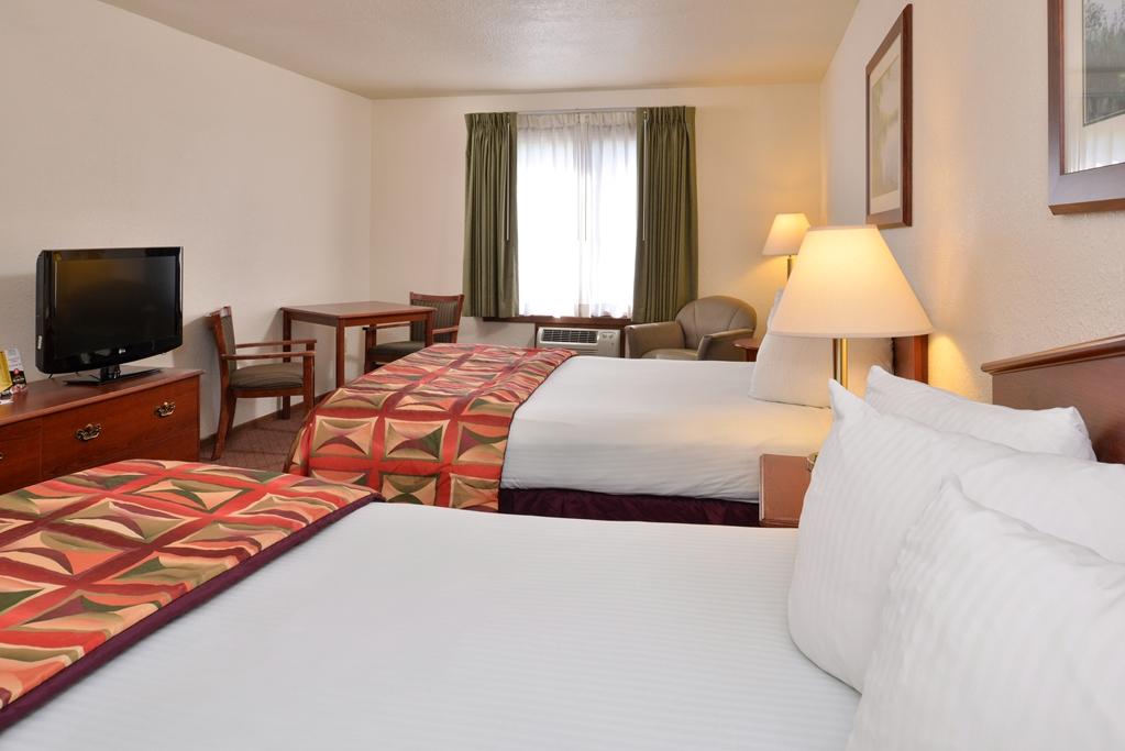 Magnuson Hotel Country Inn Ishpeming Room photo