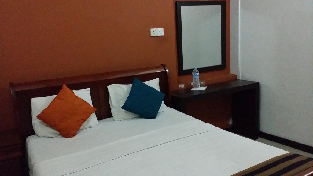Canadian Residence Negombo Room photo