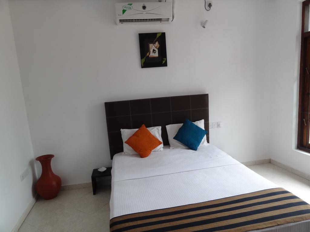 Canadian Residence Negombo Room photo