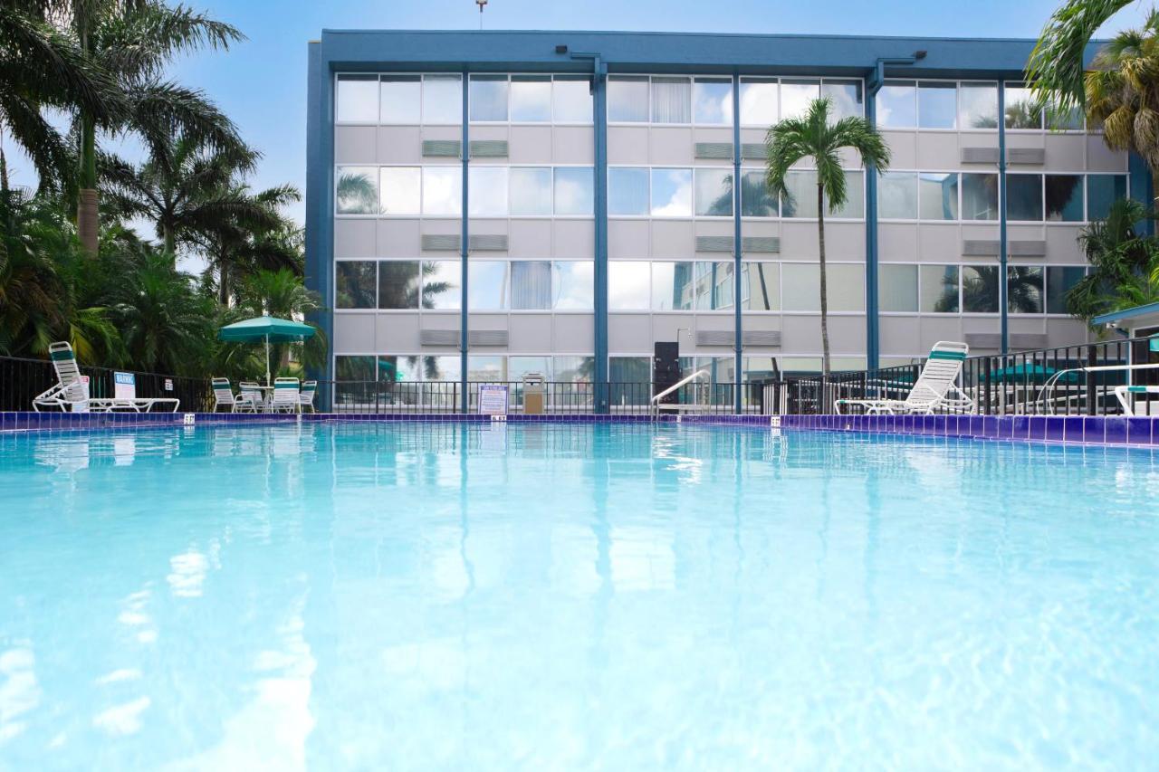 Days Inn By Wyndham Miami International Airport Exterior photo