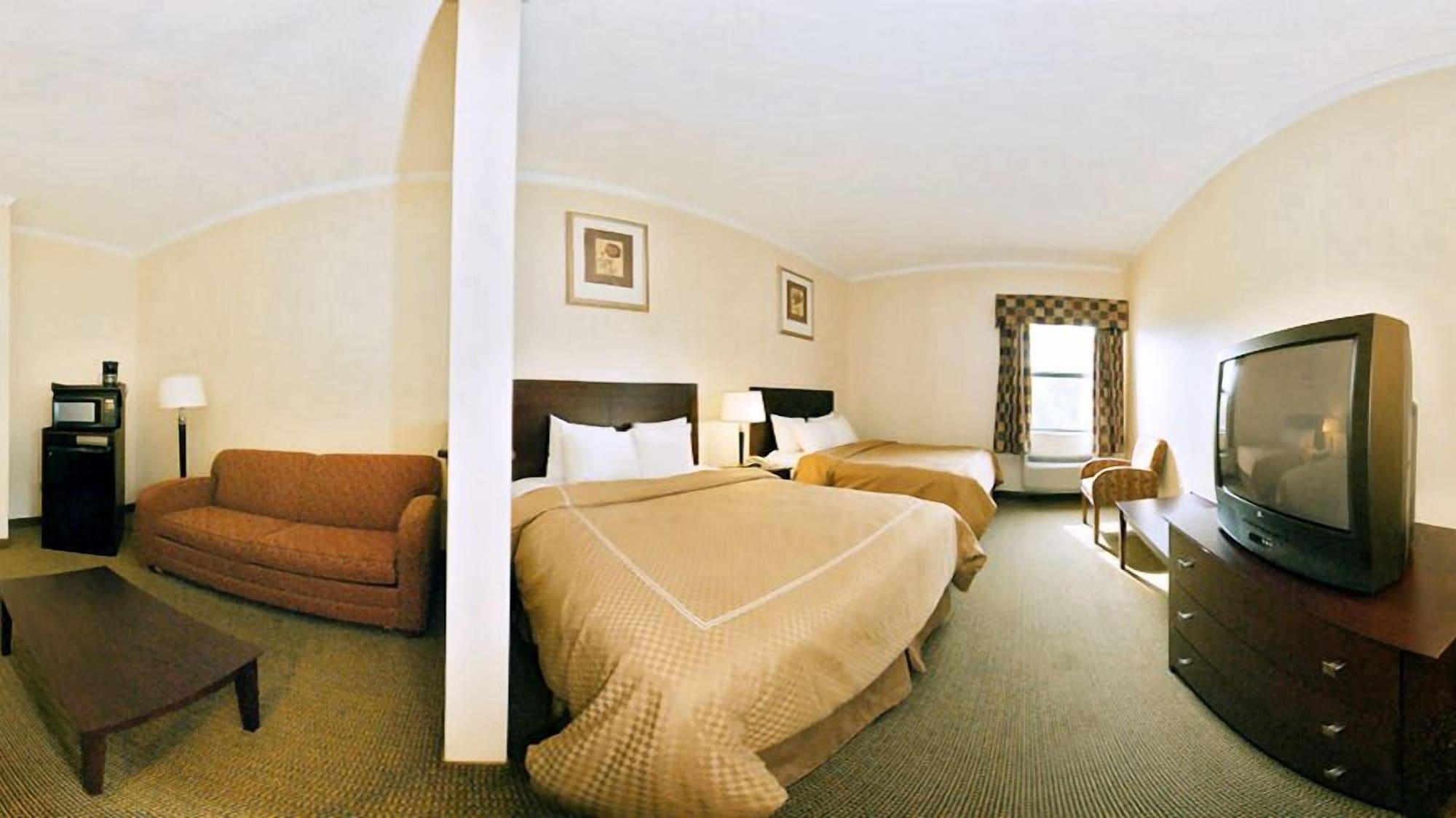 Quality Suites Jeffersonville Exterior photo
