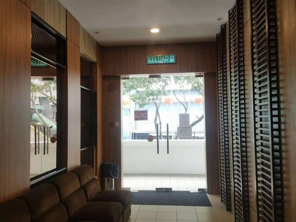 Hotel Holiday Kota Kinabalu Exterior photo