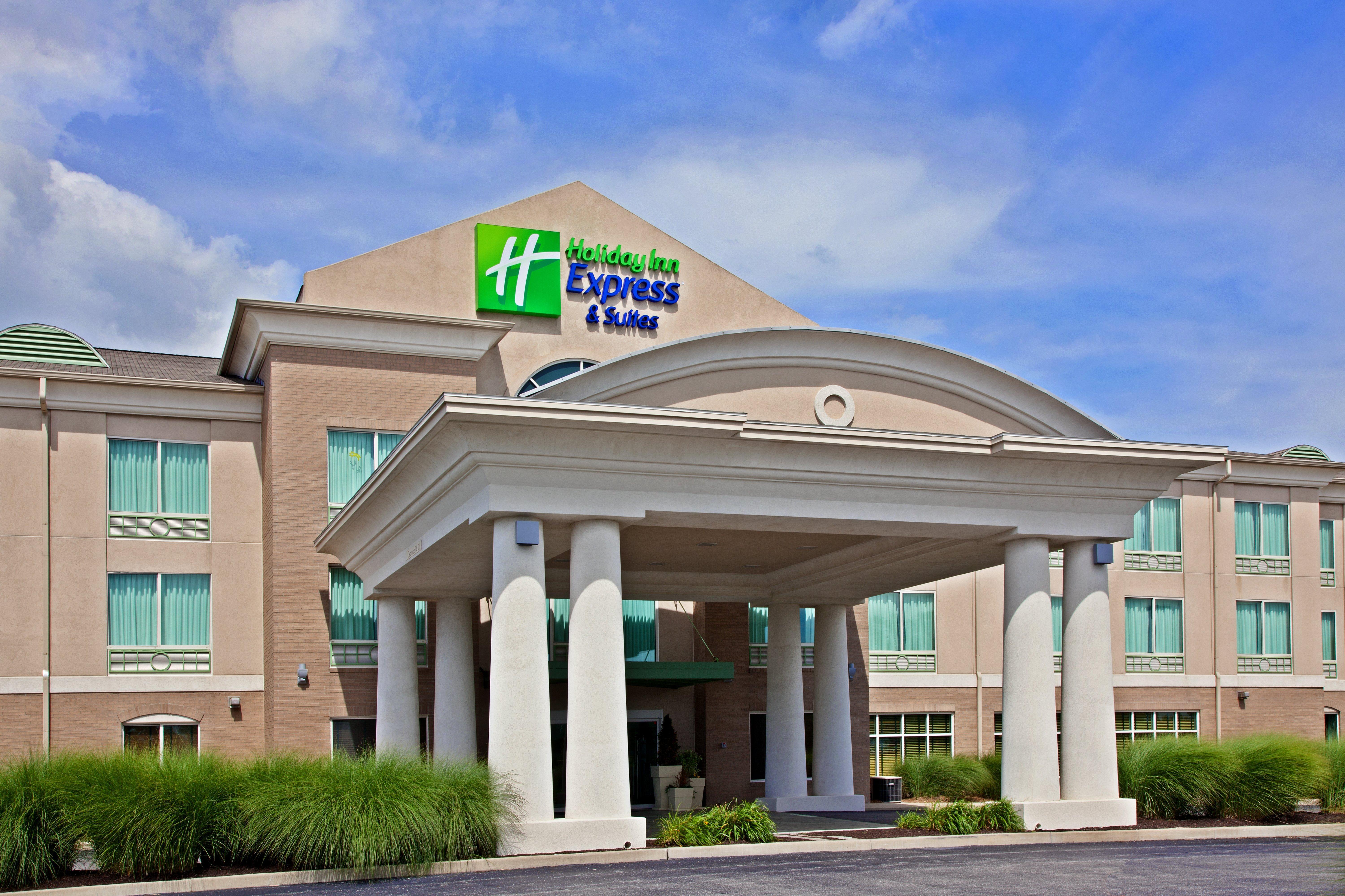 Holiday Inn Express Hotel & Suites Greenwood Exterior photo