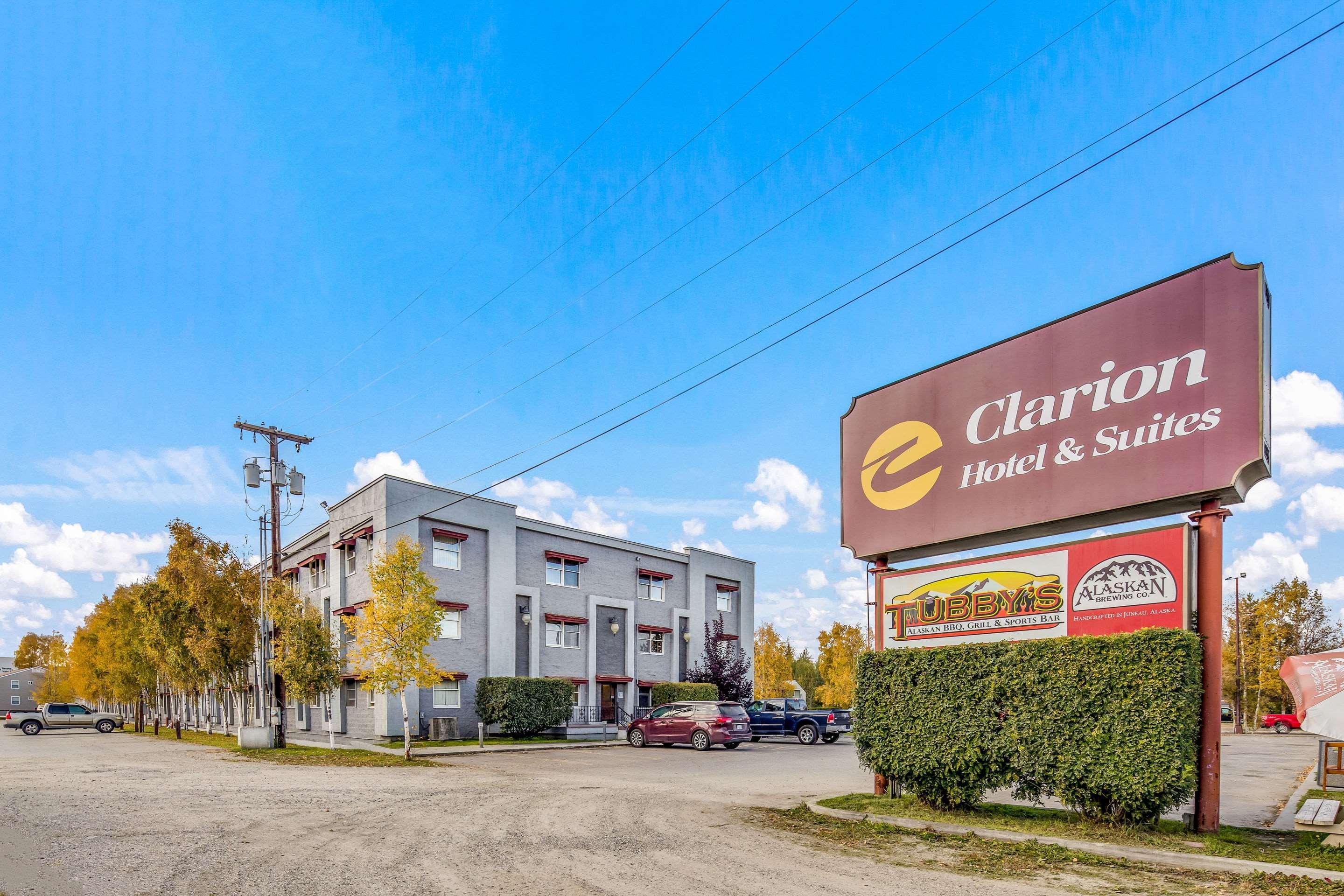 Clarion Hotel & Suites Fairbanks Near Ft Wainwright Exterior photo