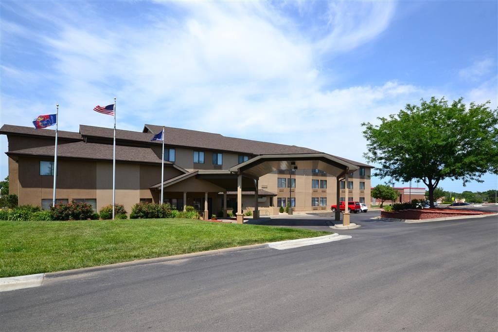 Quality Inn & Suites Lawrence - University Area Exterior photo
