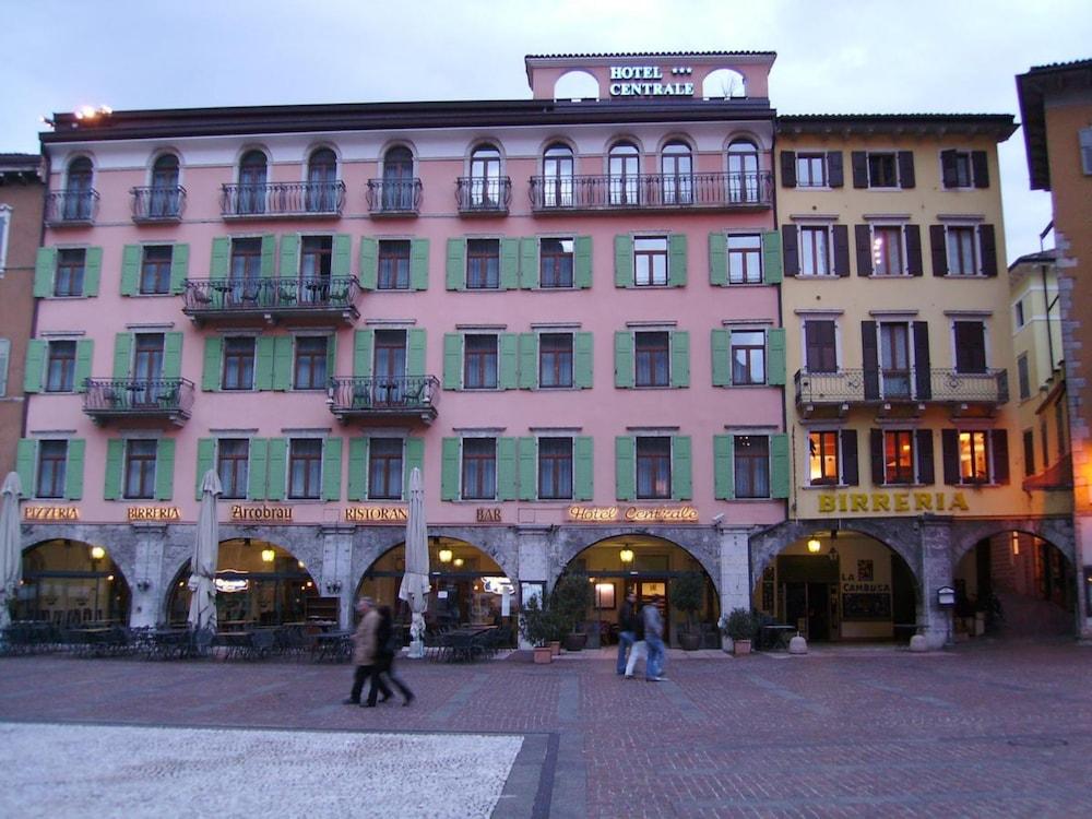 Hotel Centrale Riva del Garda Exterior photo