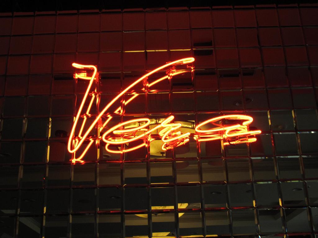 Vera Hotel Angeles Exterior photo