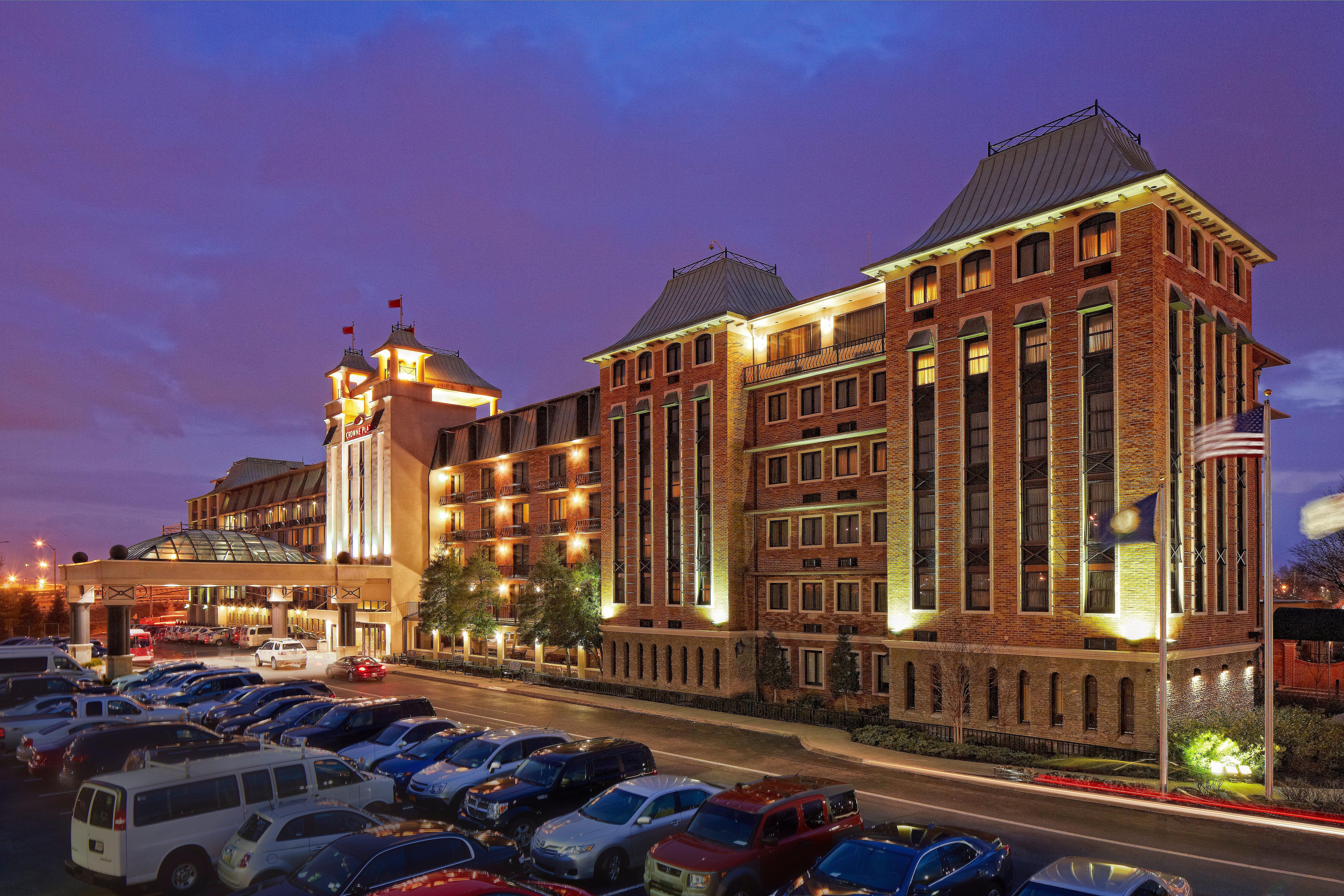 Crowne Plaza Louisville Airport Expo Center, An Ihg Hotel Exterior photo