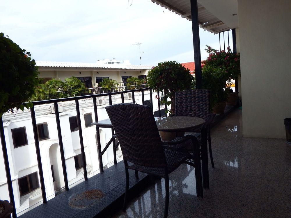 Copa Hotel Pattaya Exterior photo