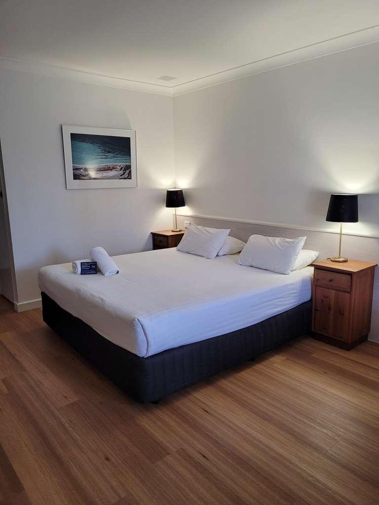 Surestay Hotel By Best Western The Clarence On Melville Albany Room photo