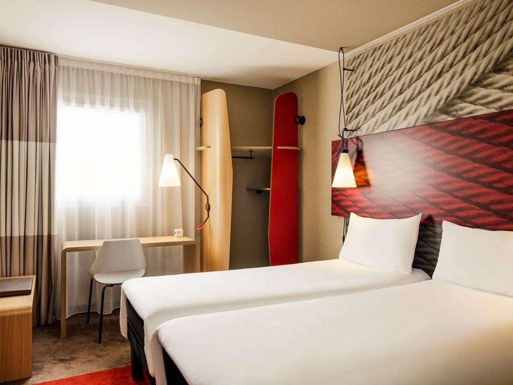 Ibis Bordeaux Centre Bastide Hotel Room photo