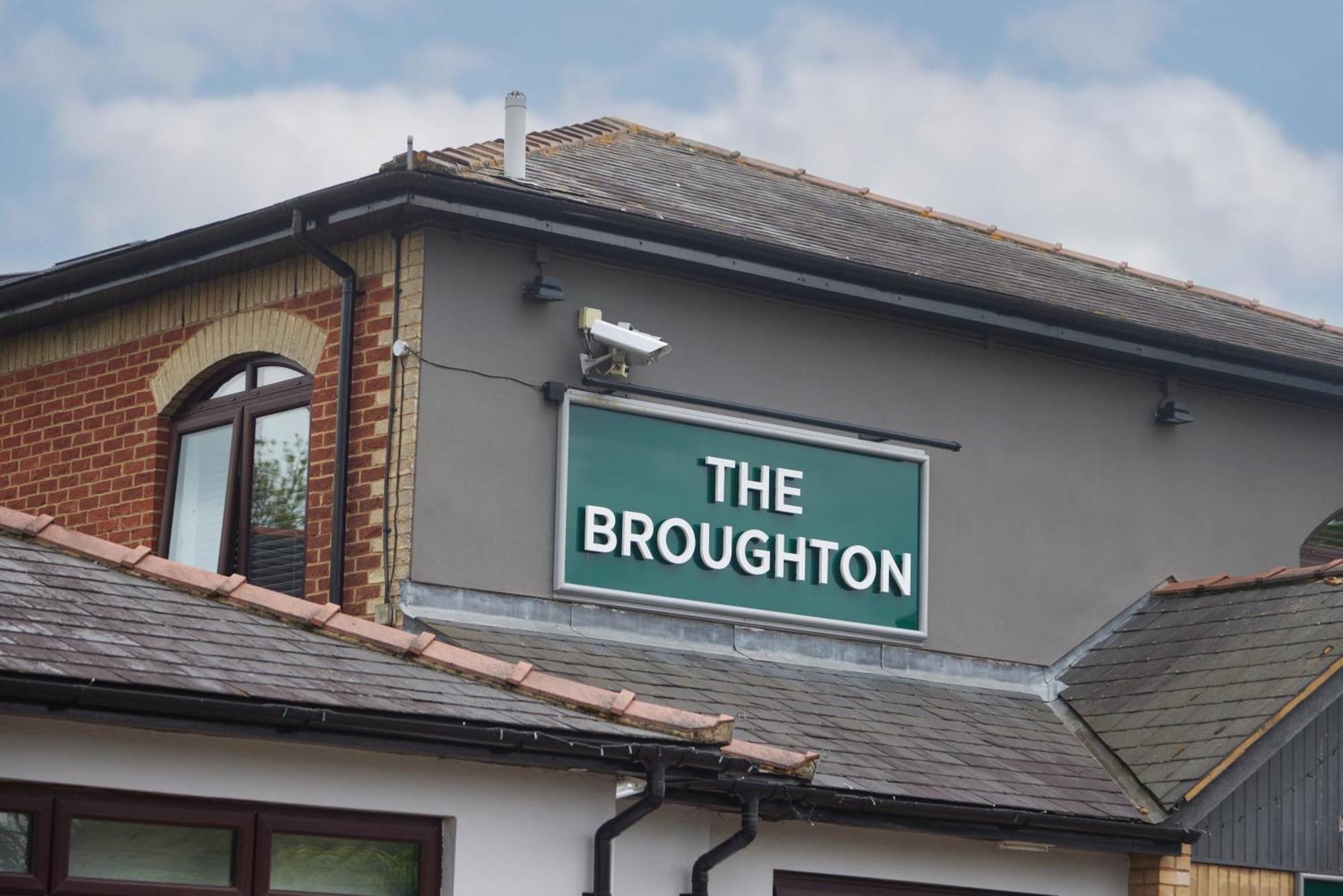 The Broughton Hotel By Greene King Inns Milton Keynes Exterior photo