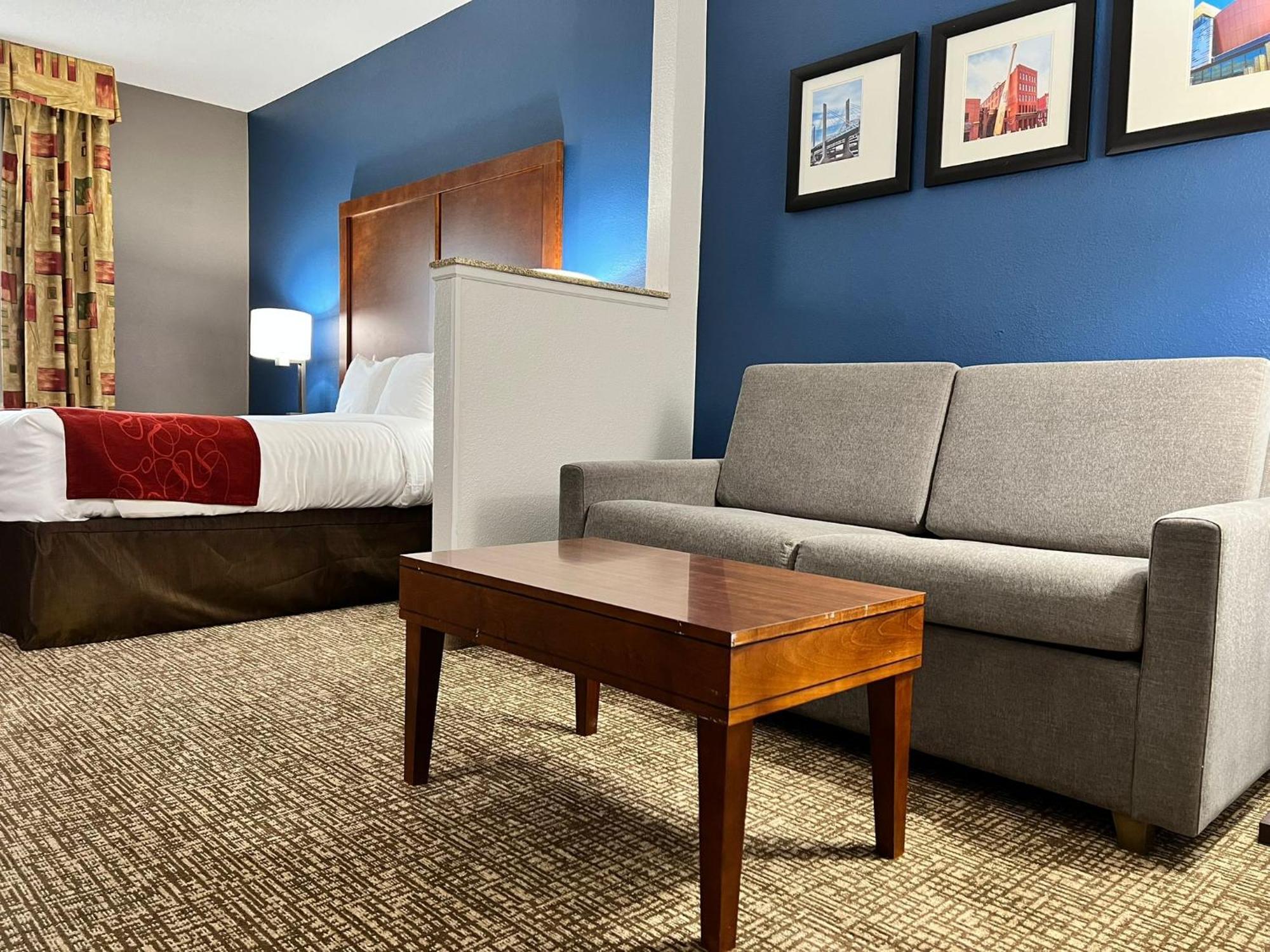 Comfort Suites Louisville East Exterior photo