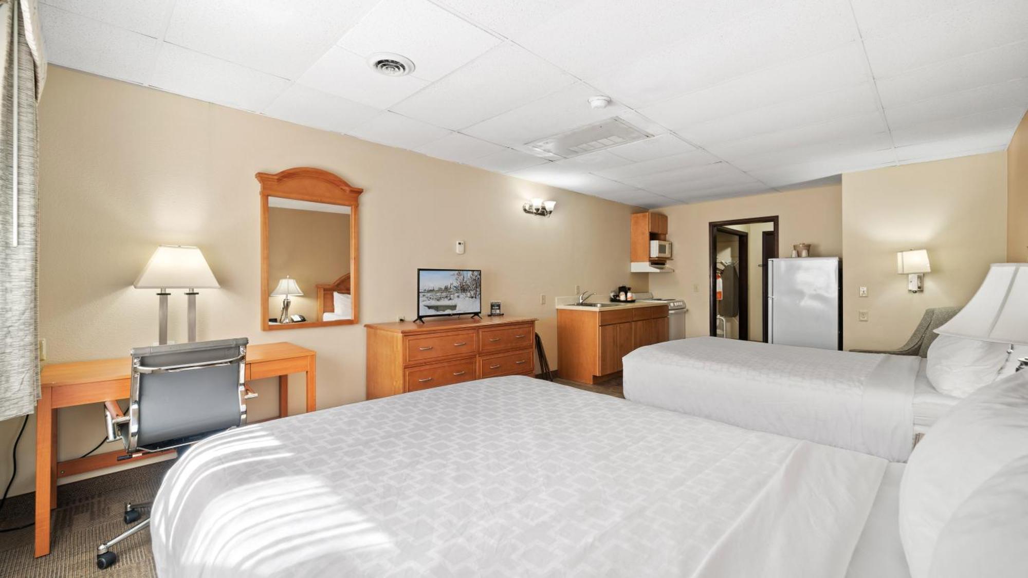 Clarion Hotel & Suites Fairbanks Near Ft Wainwright Exterior photo