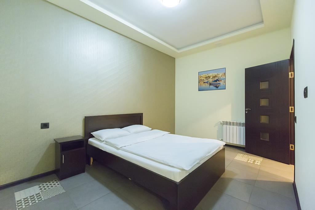 Granada Hotel Yerevan Room photo