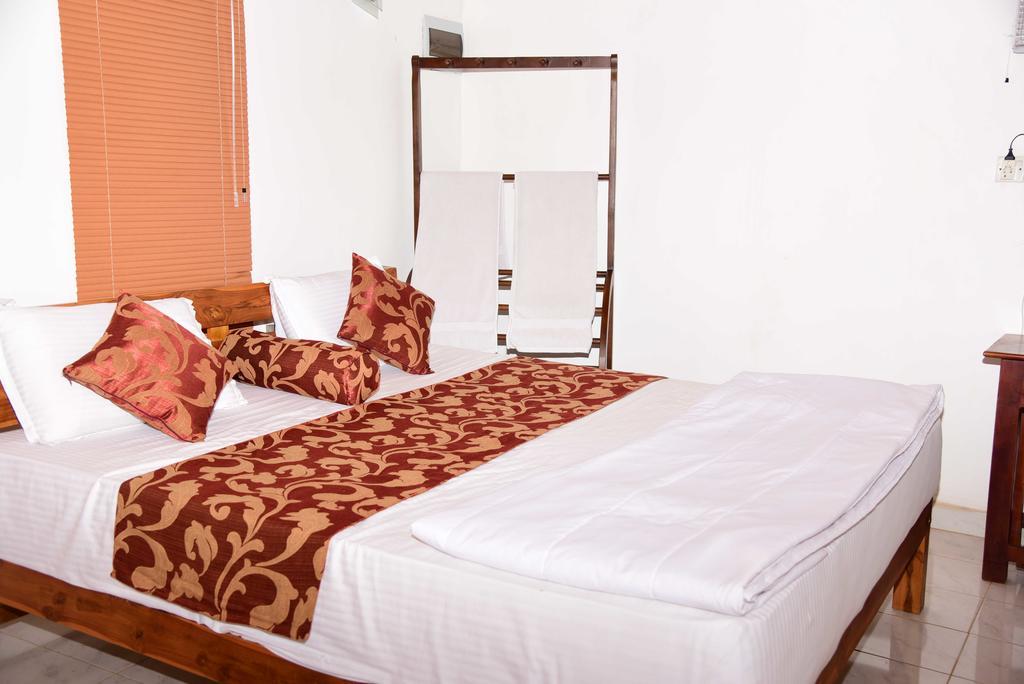Indika Lake Resort Anuradhapura Room photo