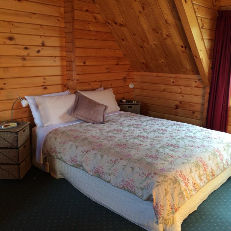 Fox Glacier Lodge Room photo