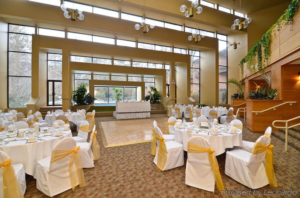 Clock Tower Resort And Conference Center - Rockford Restaurant photo