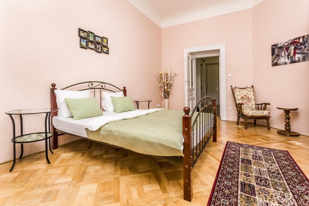 Guestin 3Room Family Apartment @ Kremencova Prague Room photo