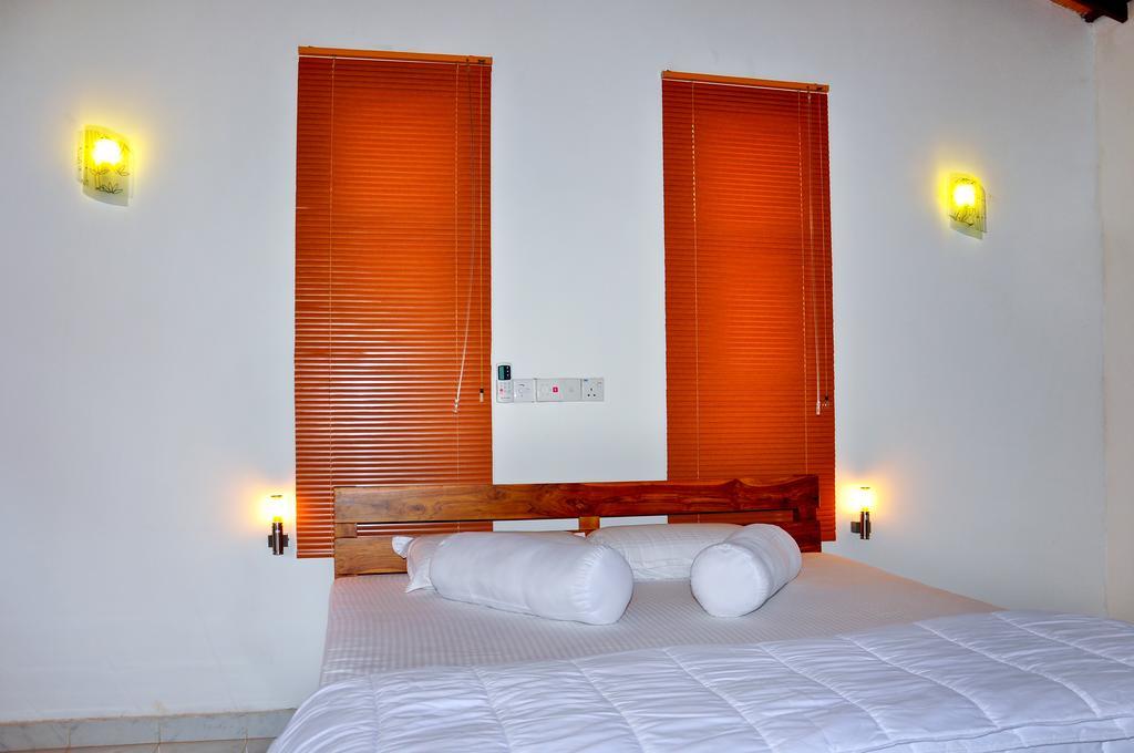 Indika Lake Resort Anuradhapura Room photo