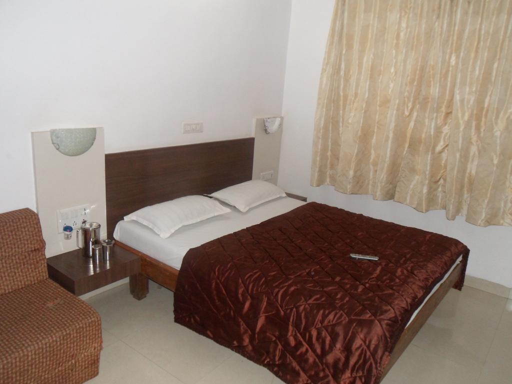 Itsy By Treebo - Anupam Hotel Mahabaleshwar Room photo