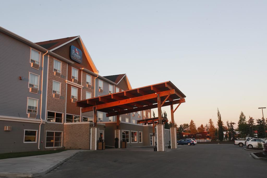 Pomeroy Inn & Suites At Olds College Exterior photo