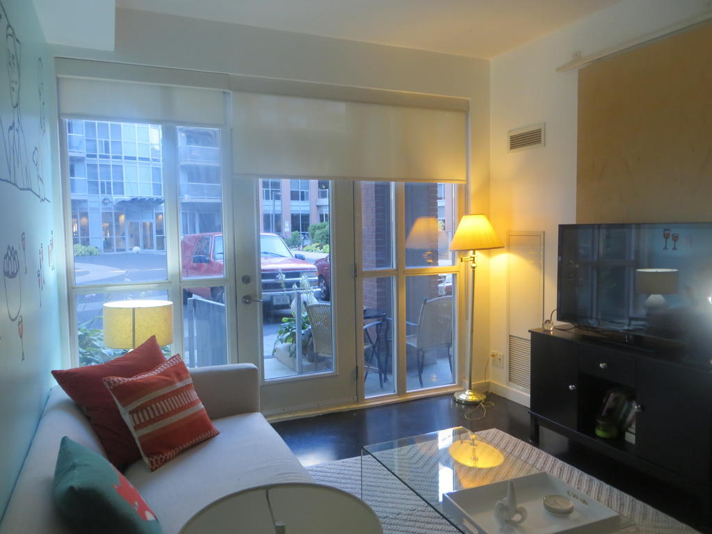 Super Awesome King West Furnished Suite Toronto Exterior photo