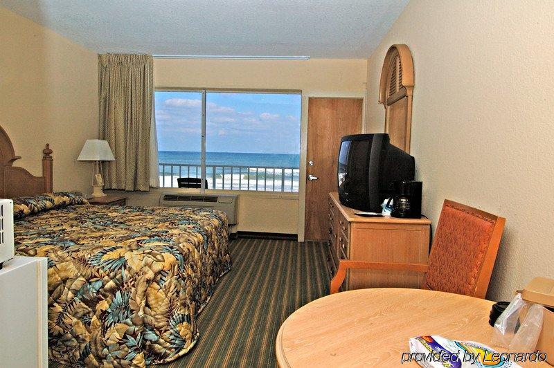 Quality Inn Daytona Beach Oceanfront Room photo