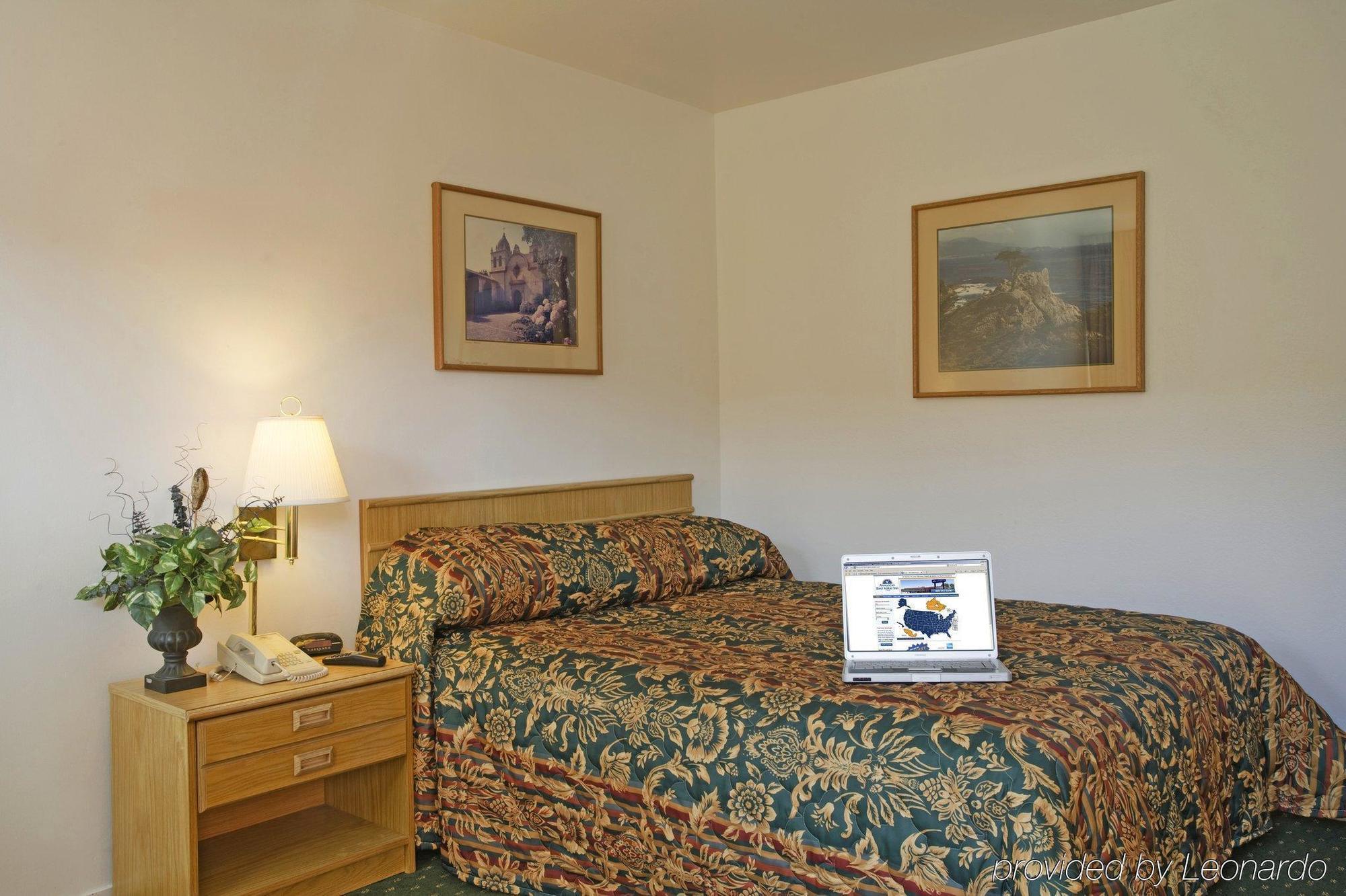 Red Roof Inn & Suites Monterey Room photo