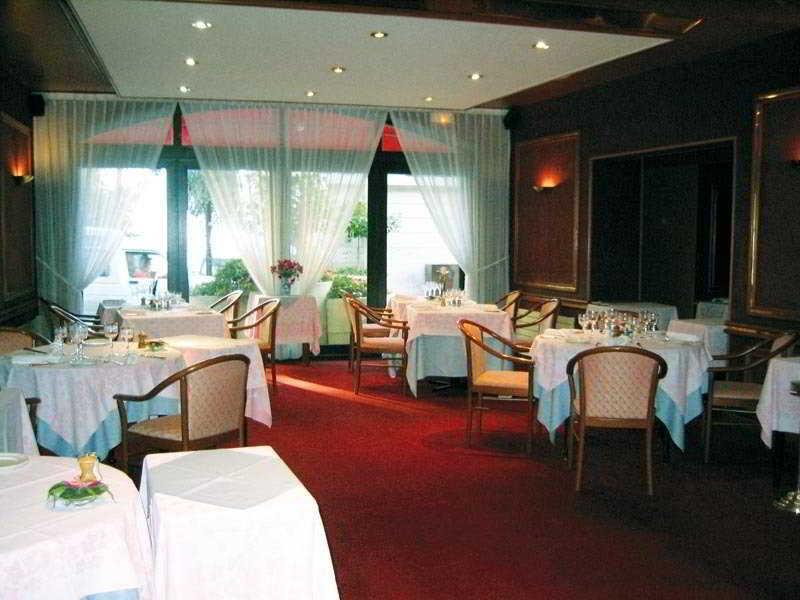 Hotel Le Bourgogne Evian-les-Bains Room photo