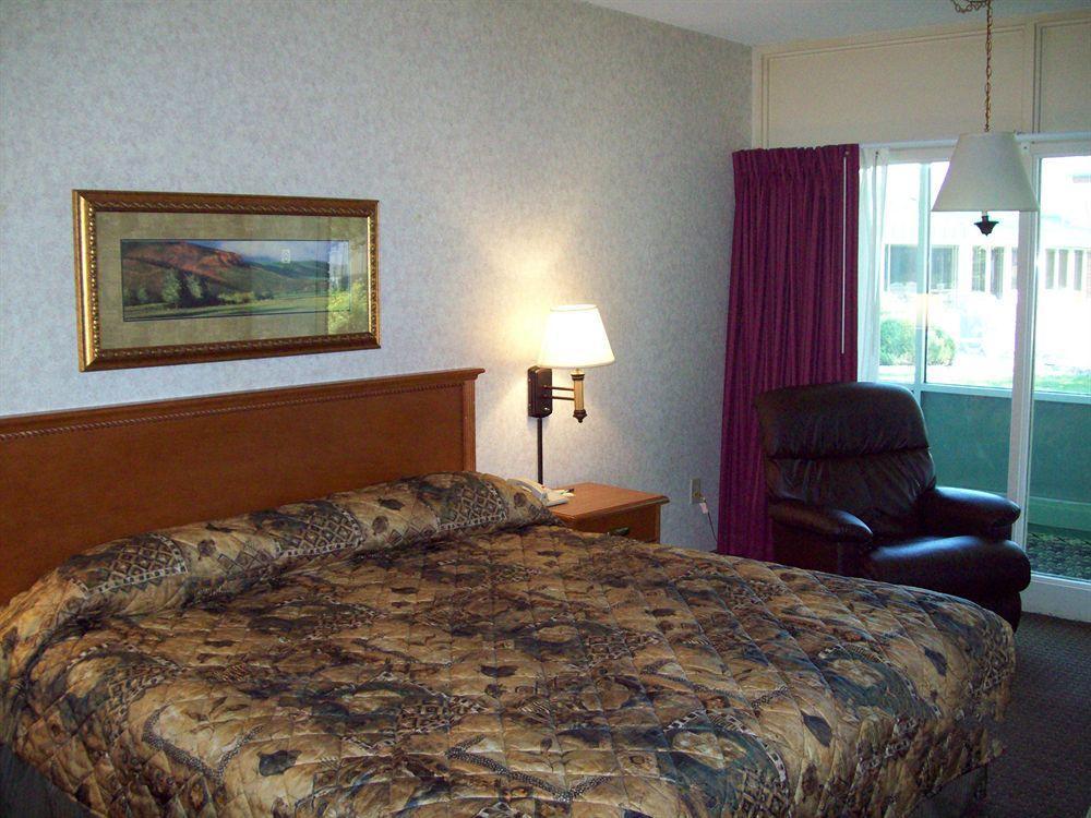 The Biltmore Hotel & Suites Main Avenue Fargo Room photo