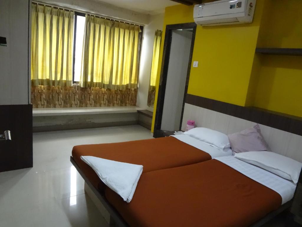 Hotel Crescent Mumbai Room photo