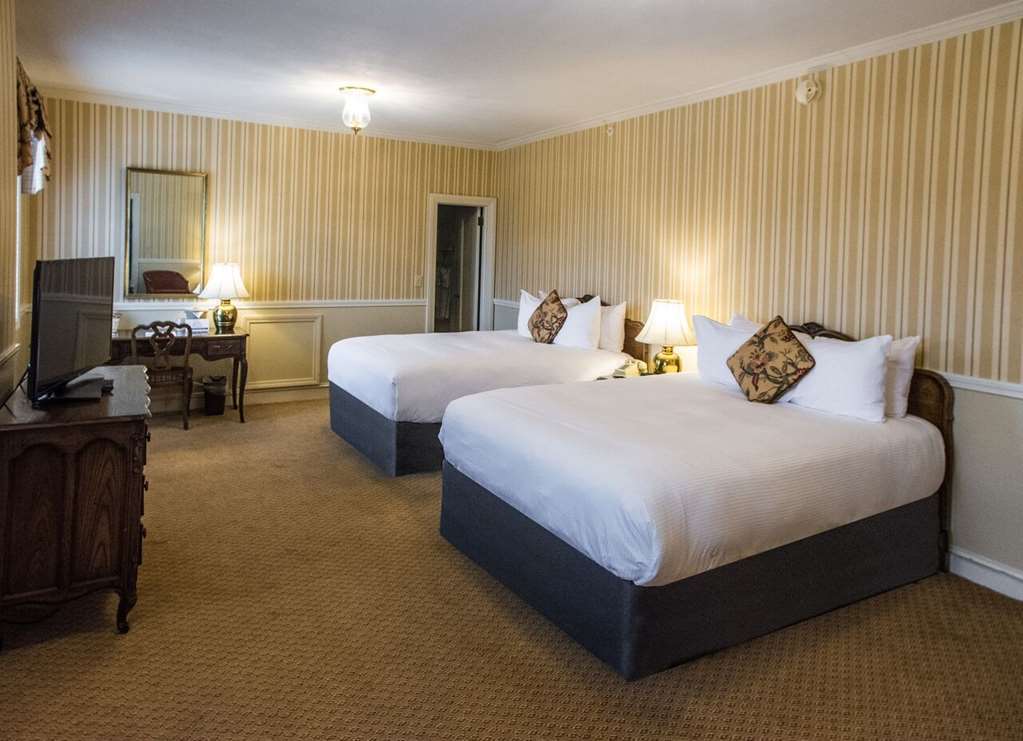 The Queensbury Hotel Glens Falls Room photo