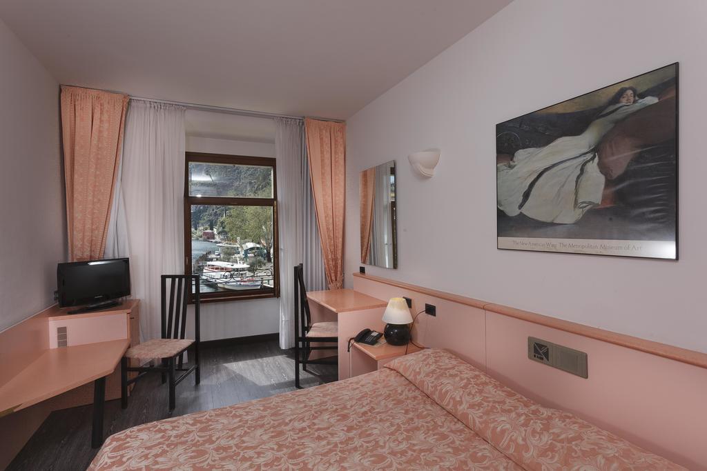 Hotel Centrale Riva del Garda Exterior photo
