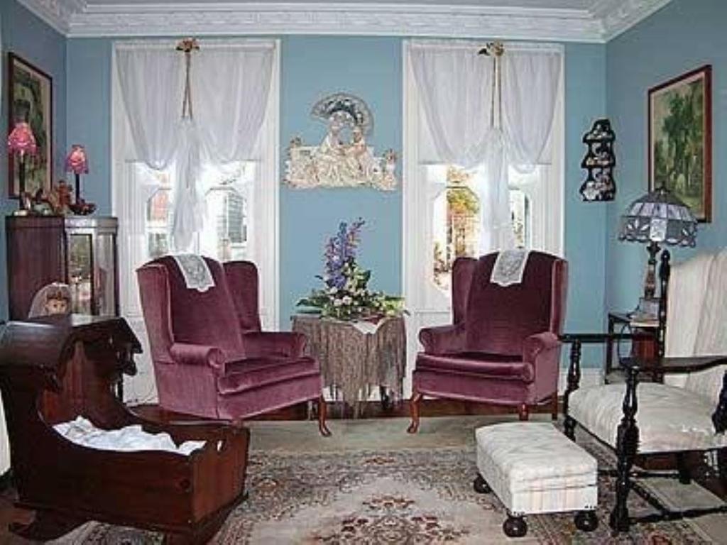 Isaac Hilliard House Bed And Breakfast Pemberton Room photo