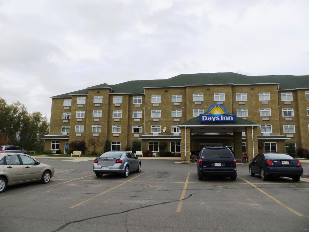 Days Inn By Wyndham Oromocto Conference Centre Exterior photo