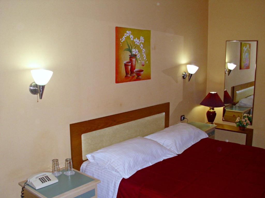 Hotel Stela City Center Tirana Room photo