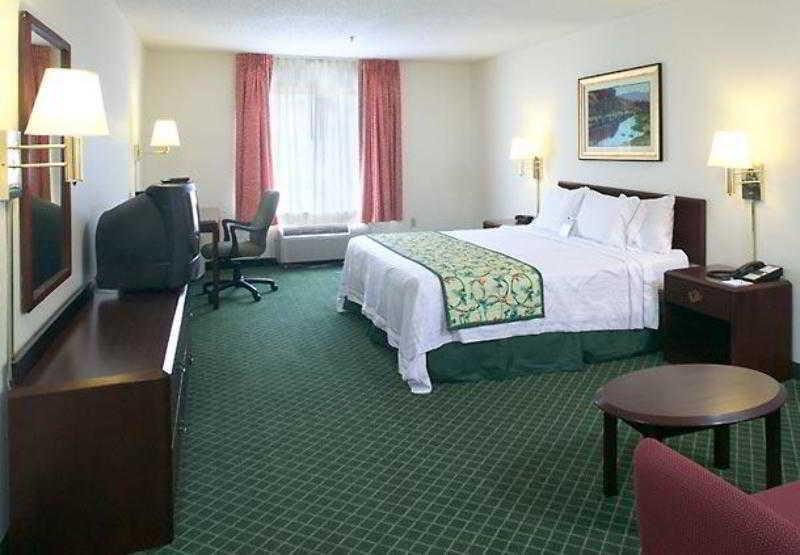 Fairfield Inn & Suites Savannah Airport Room photo