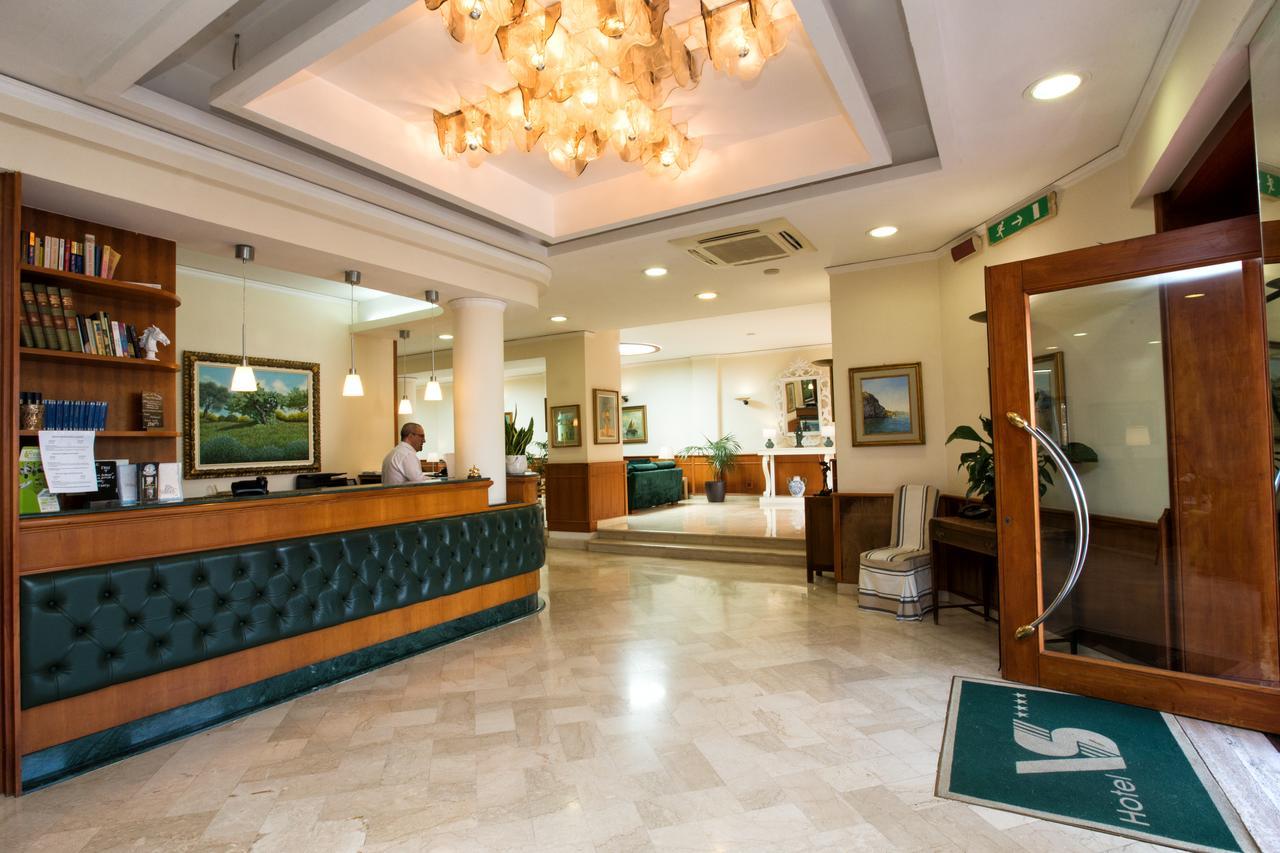 Hotel Villa Serena Castellammare di Stabia Exterior photo