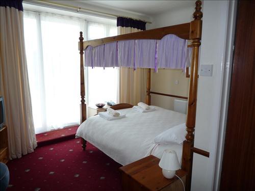 Lulworth Cove Inn Room photo