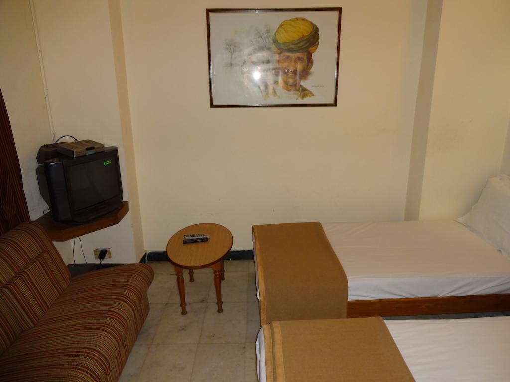 Alka Premiere Hotel New Delhi Room photo
