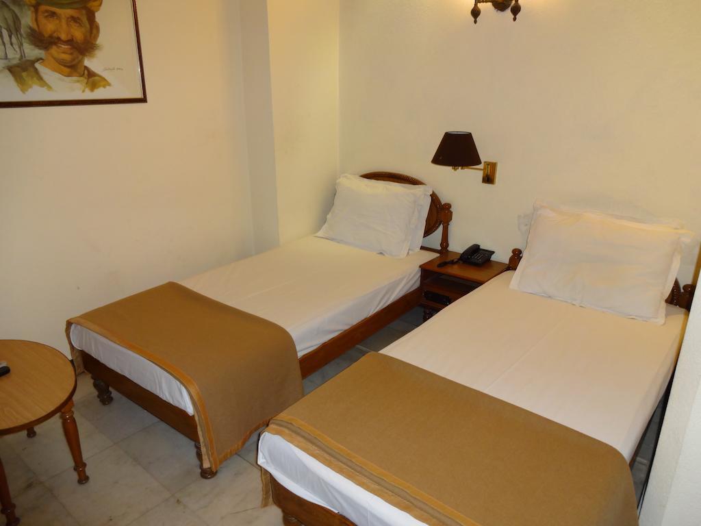 Alka Premiere Hotel New Delhi Room photo